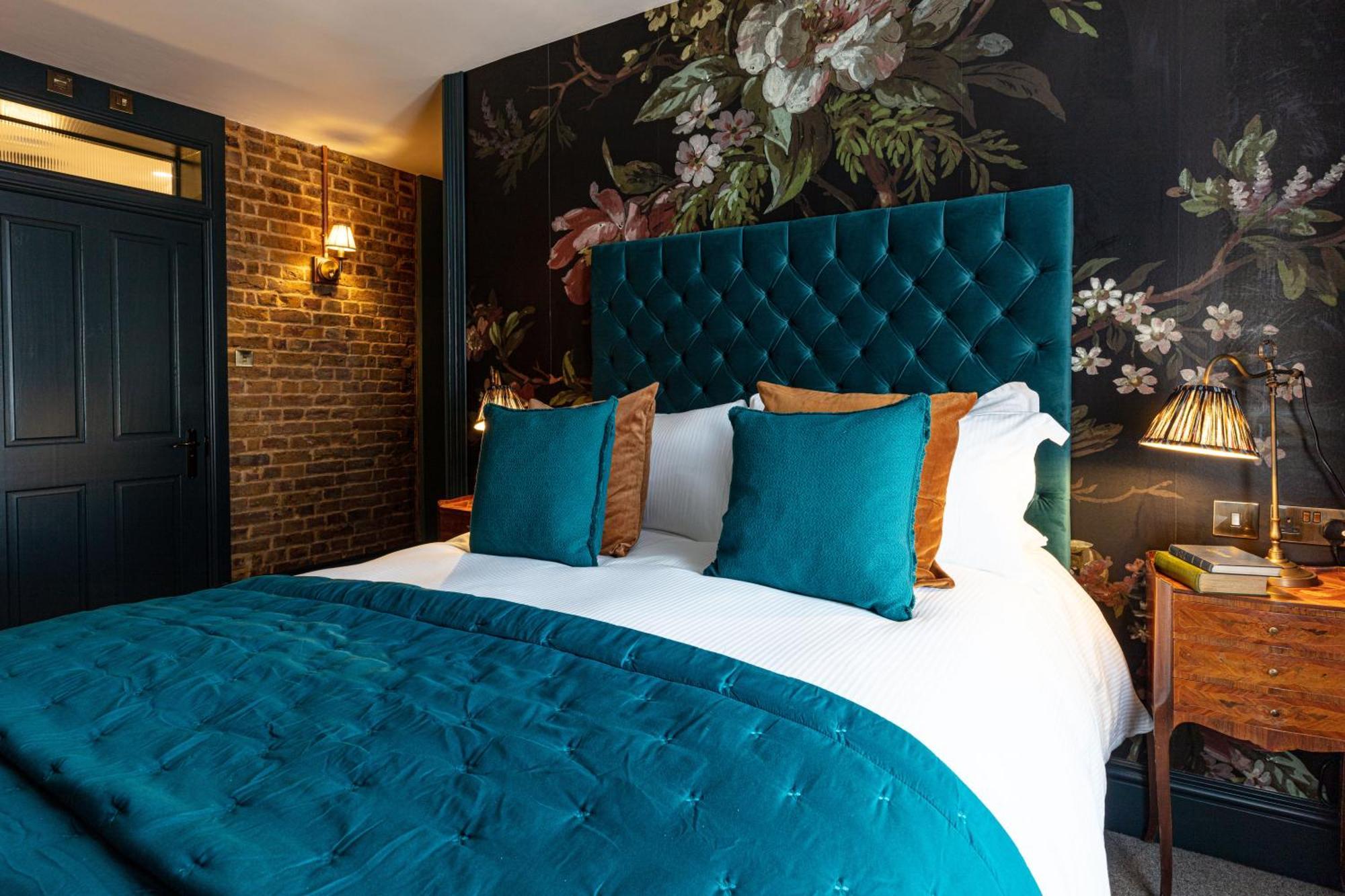 The Red Lion Hotel Londen Buitenkant foto