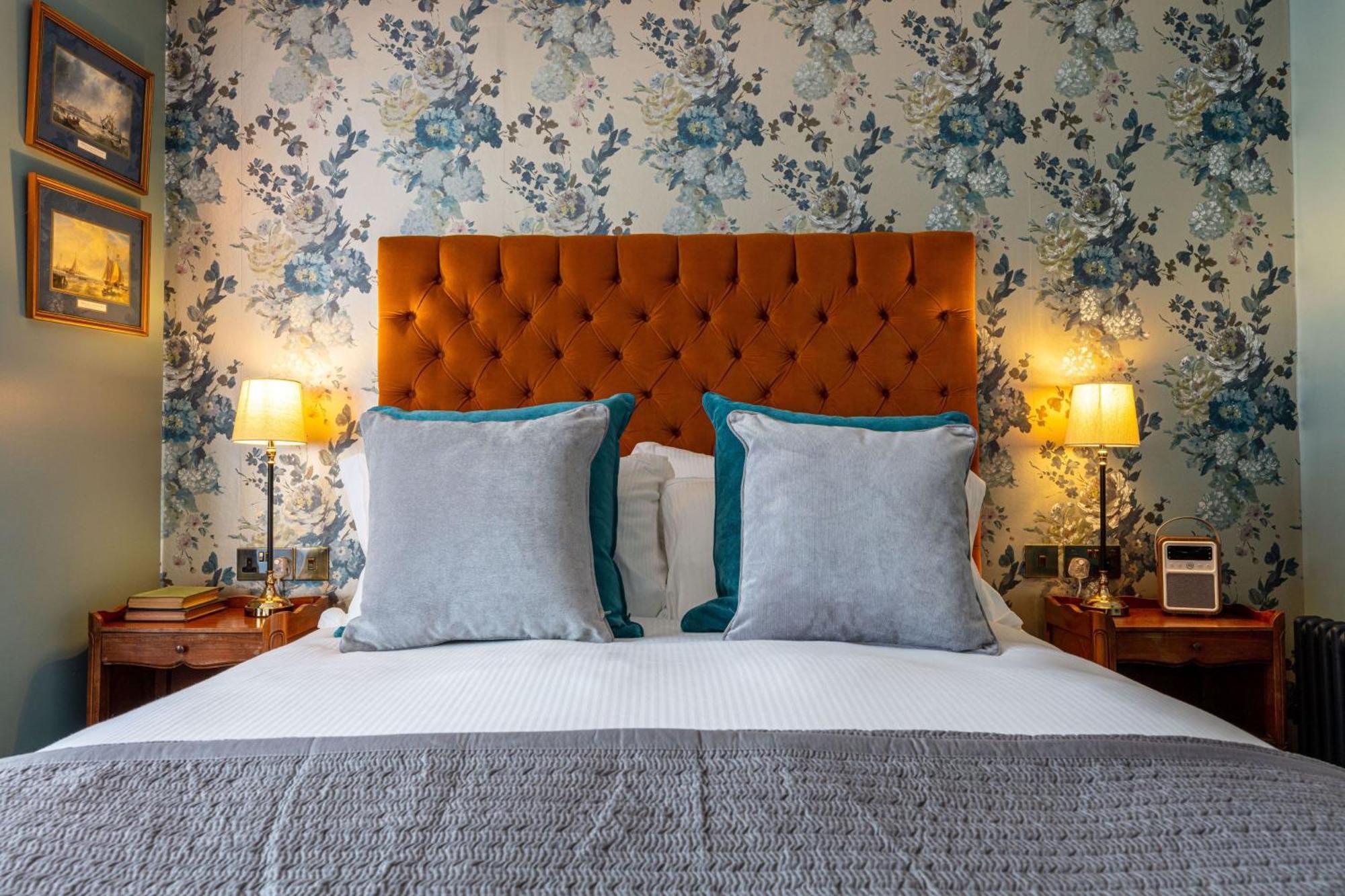 The Red Lion Hotel Londen Buitenkant foto